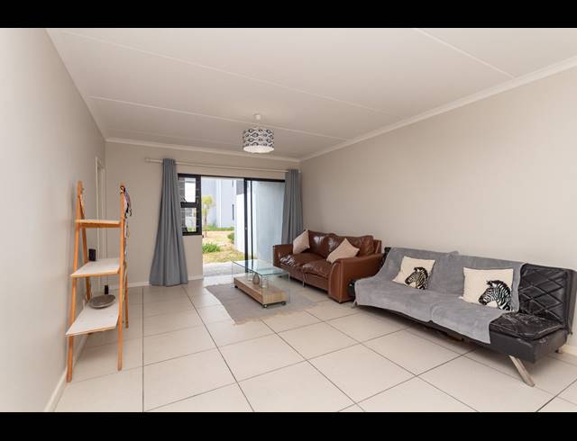 2 BEDROOM APARTMENT FOR SALE IN BURGUNDY ESTATE